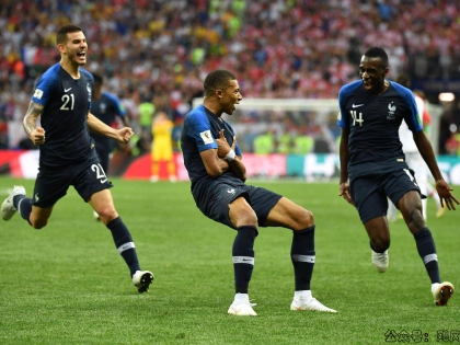 里昂6-7朗斯出局，1.07亿豪门轰然倒塌，朗斯黑马狂奔进四强